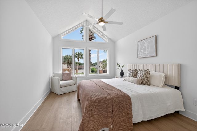 7 Chinook Court, Palm Coast, FL 32137