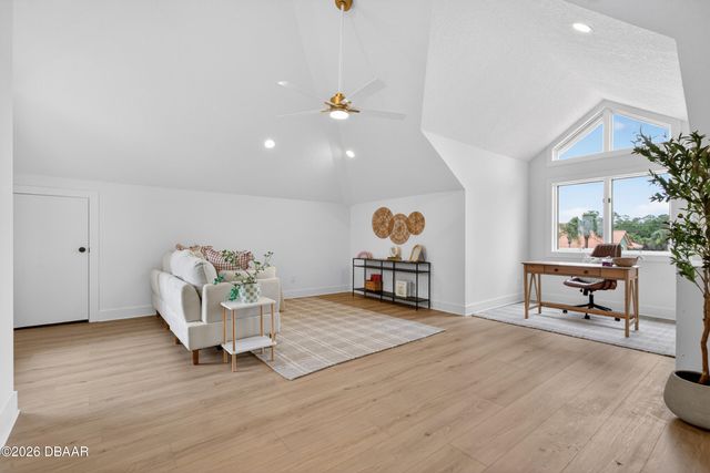 7 Chinook Court, Palm Coast, FL 32137