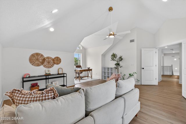 7 Chinook Court, Palm Coast, FL 32137