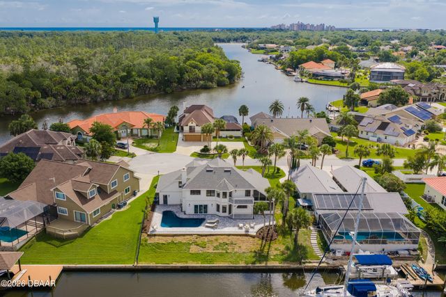 7 Chinook Court, Palm Coast, FL 32137