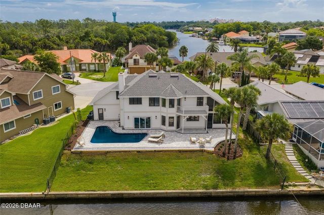 7 Chinook Court, Palm Coast, FL 32137