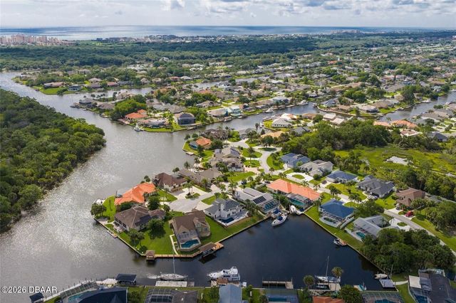 7 Chinook Court, Palm Coast, FL 32137