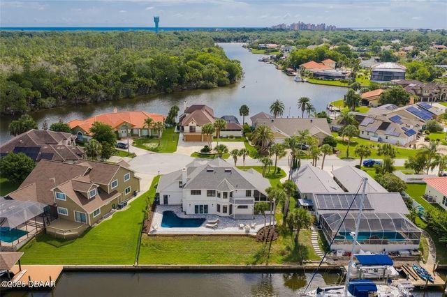 7 Chinook Court, Palm Coast, FL 32137
