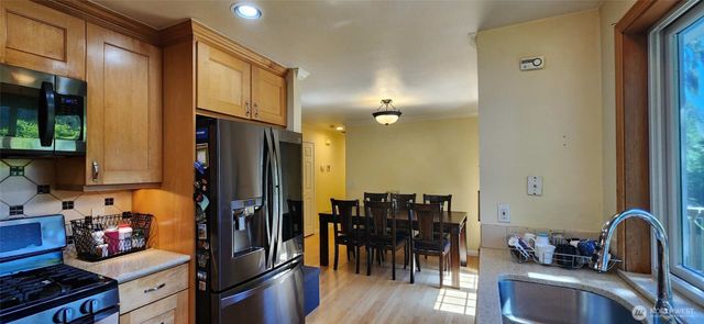 10501 160th Court NE, Redmond, WA 98052