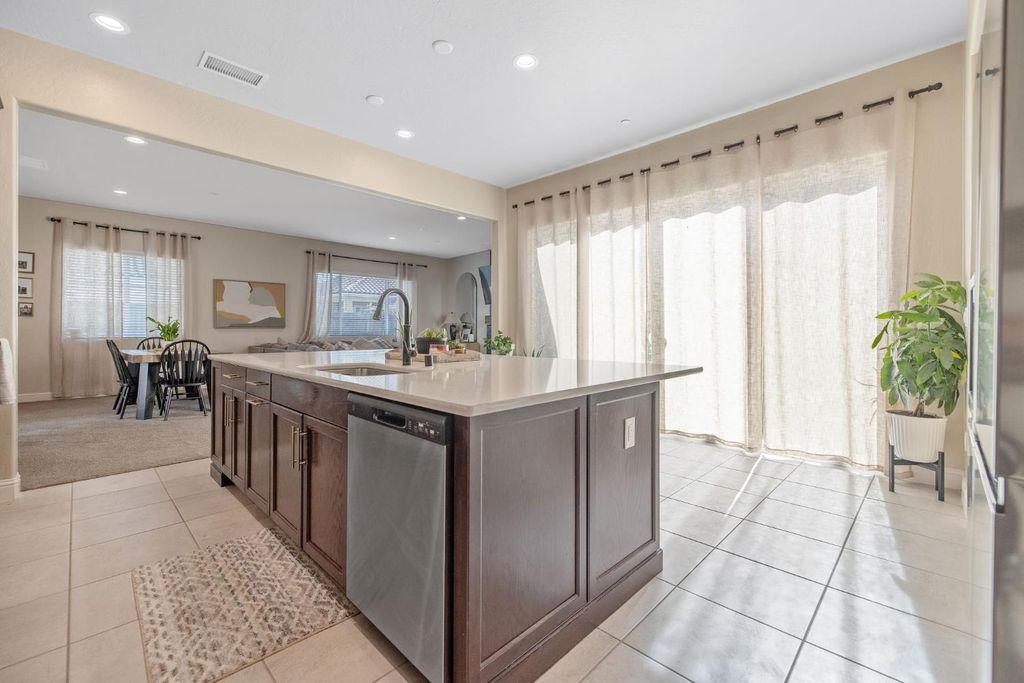 Image 10 of property listing at 3036 Keats Avenue, Clovis, CA 93619