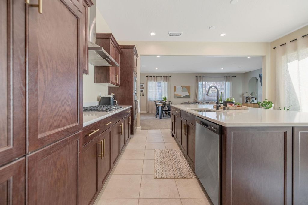 Image 11 of property listing at 3036 Keats Avenue, Clovis, CA 93619