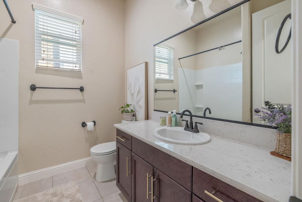 Image 25 of property listing at 3036 Keats Avenue, Clovis, CA 93619