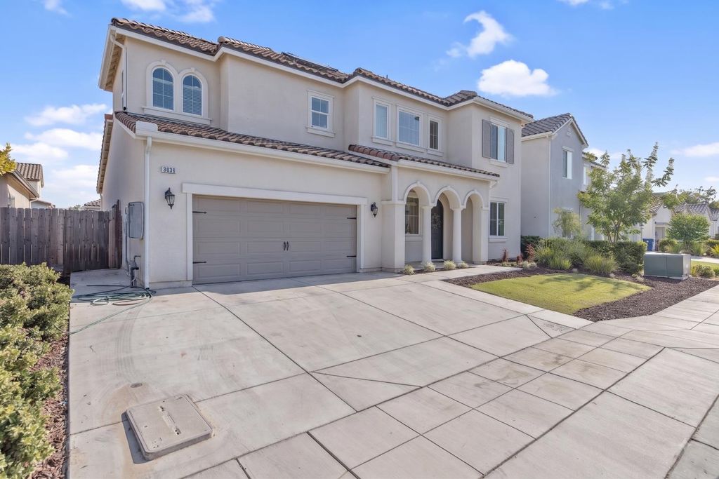 Image 3 of property listing at 3036 Keats Avenue, Clovis, CA 93619