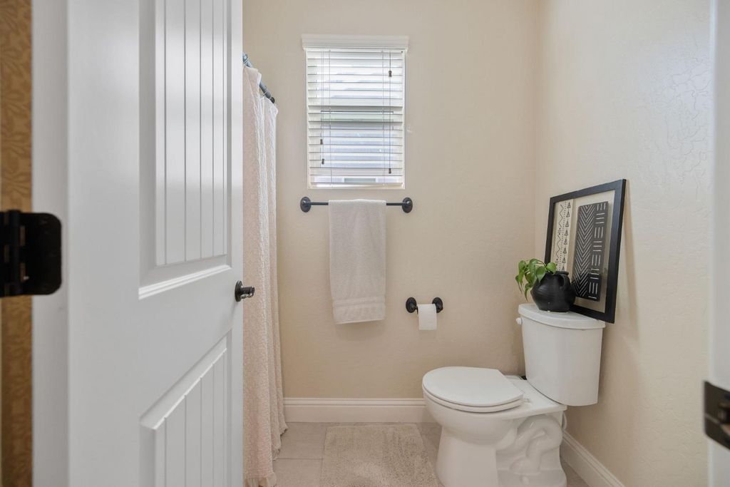 Image 38 of property listing at 3036 Keats Avenue, Clovis, CA 93619