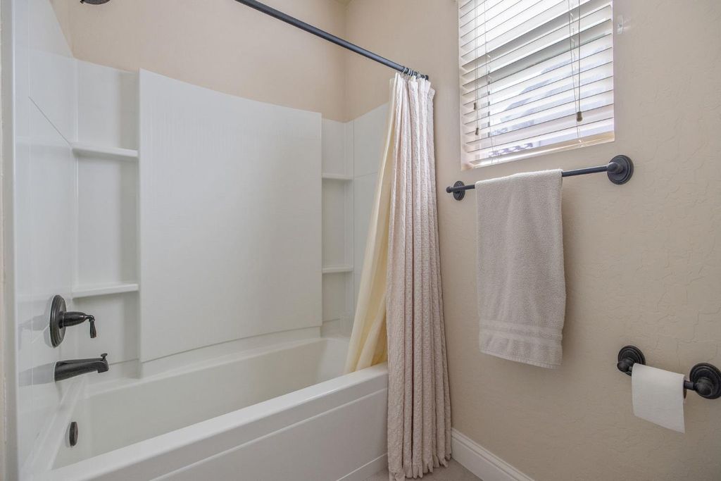 Image 39 of property listing at 3036 Keats Avenue, Clovis, CA 93619