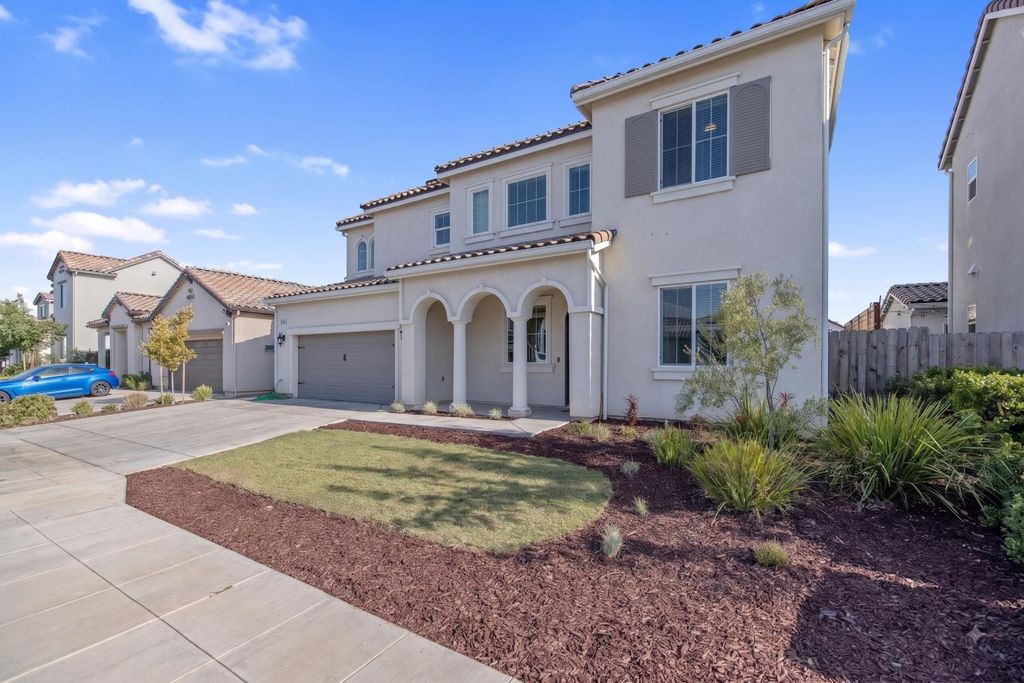 Image 4 of property listing at 3036 Keats Avenue, Clovis, CA 93619