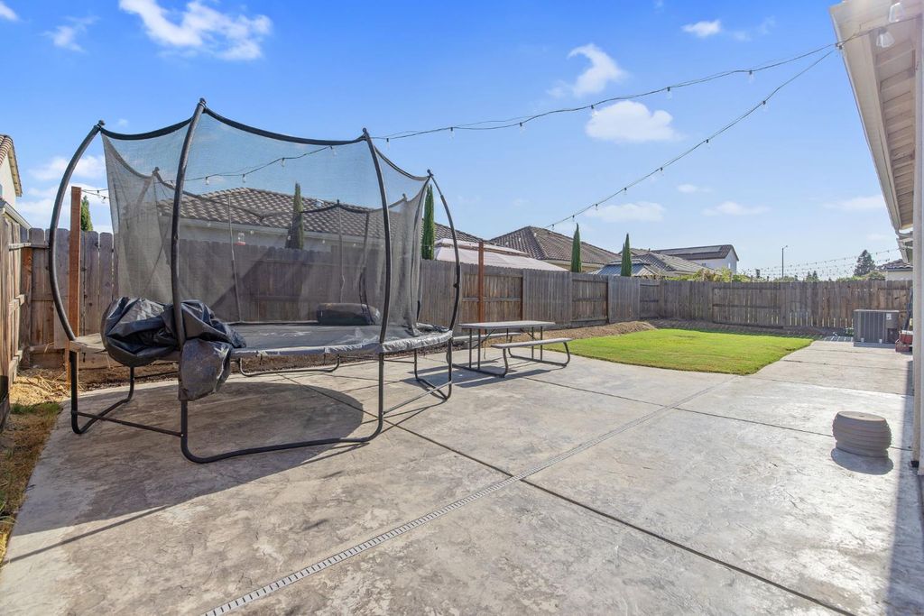 Image 61 of property listing at 3036 Keats Avenue, Clovis, CA 93619