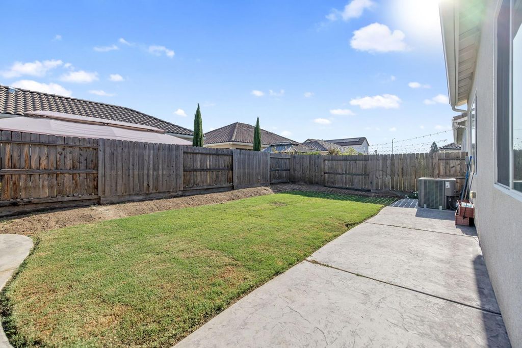 Image 66 of property listing at 3036 Keats Avenue, Clovis, CA 93619