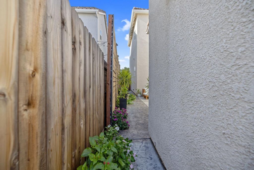 Image 69 of property listing at 3036 Keats Avenue, Clovis, CA 93619