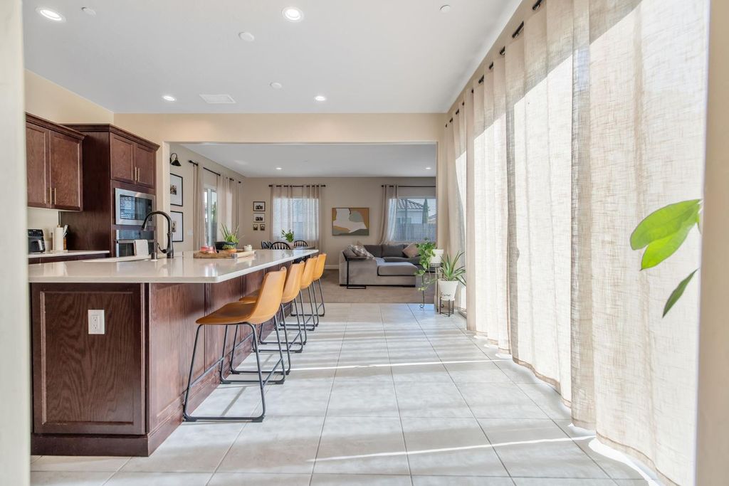 Image 9 of property listing at 3036 Keats Avenue, Clovis, CA 93619