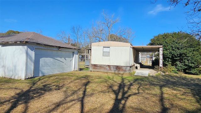 502 South Pine Circle S, Pinehurst, TX 77362