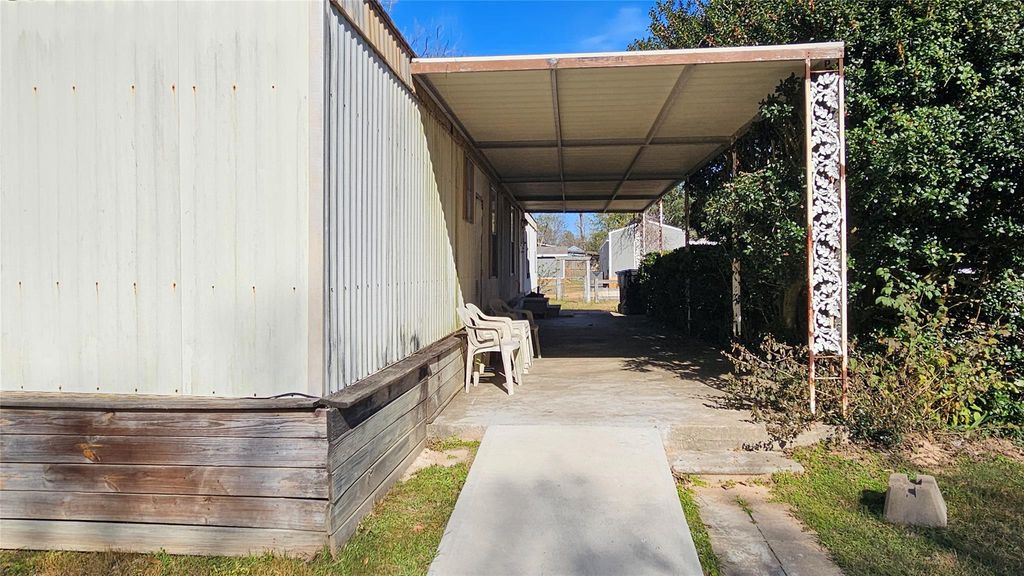 502 South Pine Circle S, Pinehurst, TX 77362