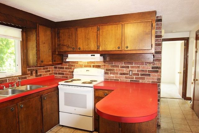 255 Pleasant Street, Lunenburg, MA 01462