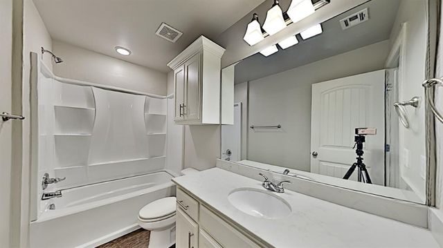 11502 N Lincoln Boulevard, Oklahoma City, OK 73114