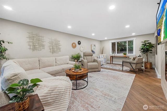 6505 NE Arrowhead Drive, Kenmore, WA 98028