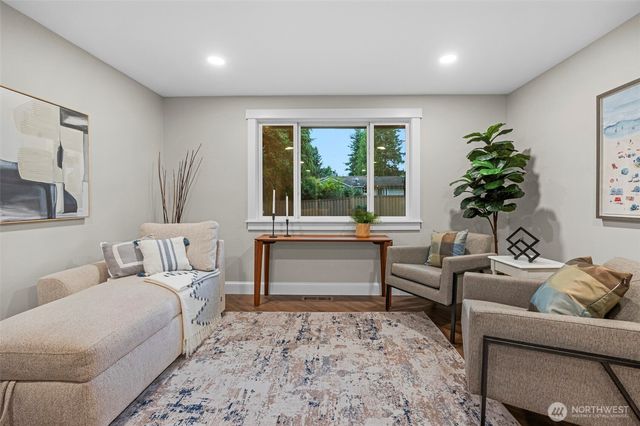 6505 NE Arrowhead Drive, Kenmore, WA 98028