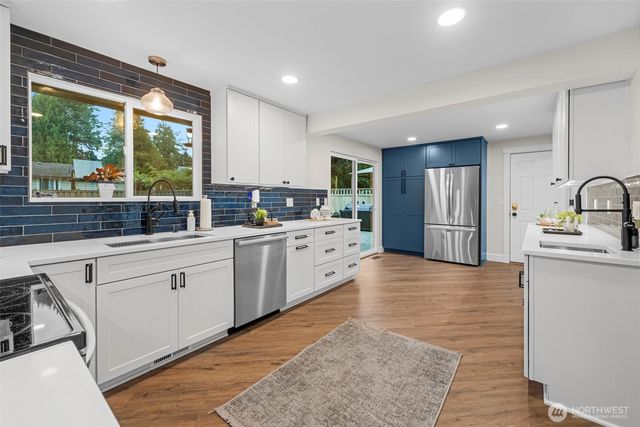 6505 NE Arrowhead Drive, Kenmore, WA 98028