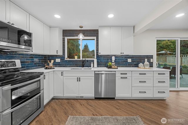 6505 NE Arrowhead Drive, Kenmore, WA 98028