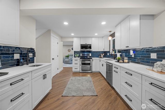 6505 NE Arrowhead Drive, Kenmore, WA 98028