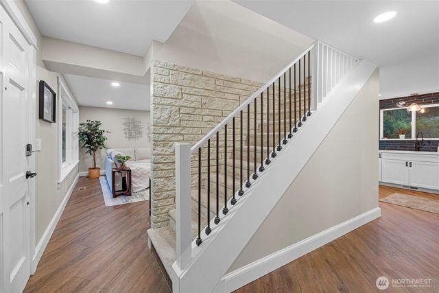 6505 NE Arrowhead Drive, Kenmore, WA 98028