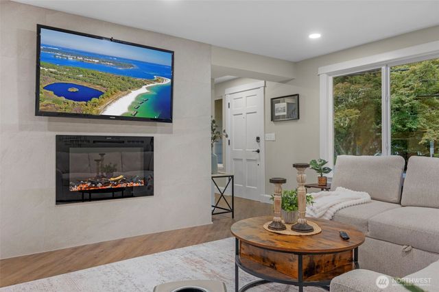 6505 NE Arrowhead Drive, Kenmore, WA 98028
