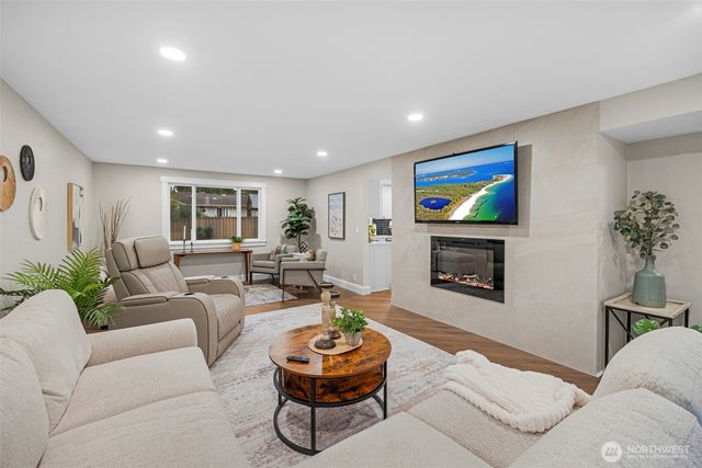 6505 NE Arrowhead Drive, Kenmore, WA 98028