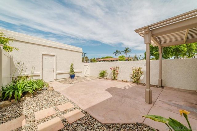 6859 Pear Tree, Carlsbad, CA 92011