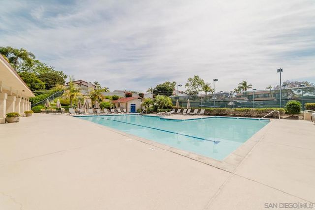 6859 Pear Tree, Carlsbad, CA 92011