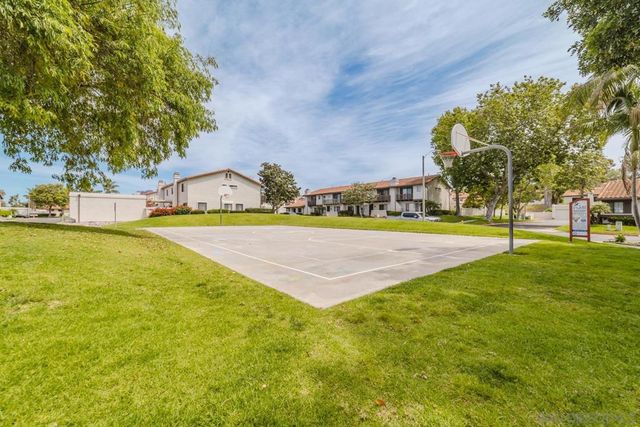 6859 Pear Tree, Carlsbad, CA 92011