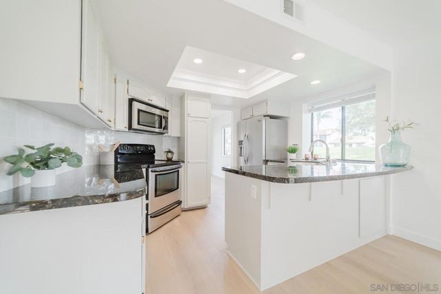 6859 Pear Tree, Carlsbad, CA 92011