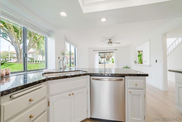 6859 Pear Tree, Carlsbad, CA 92011