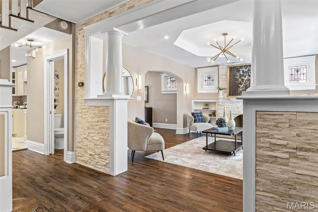 5849 De Giverville Avenue, St Louis, MO 63112