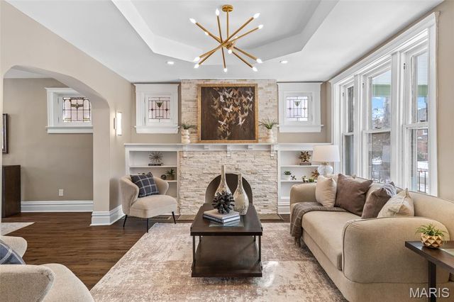 5849 De Giverville Avenue, St Louis, MO 63112