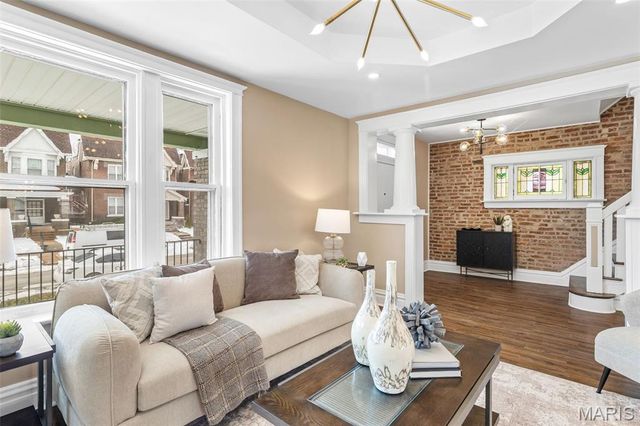 5849 De Giverville Avenue, St Louis, MO 63112