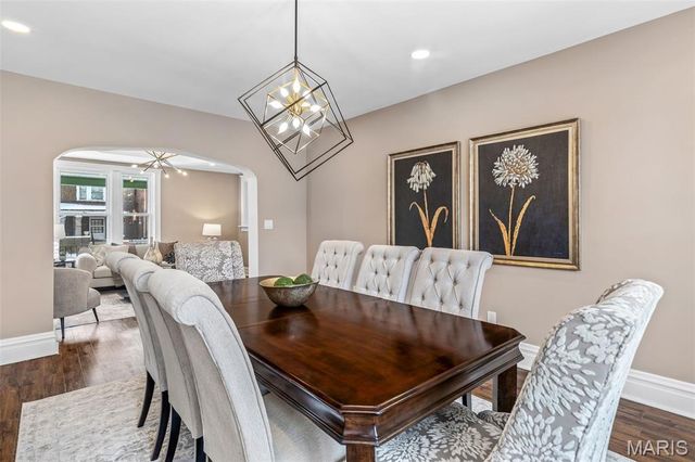 5849 De Giverville Avenue, St Louis, MO 63112