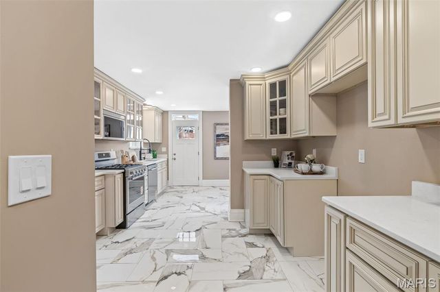 5849 De Giverville Avenue, St Louis, MO 63112