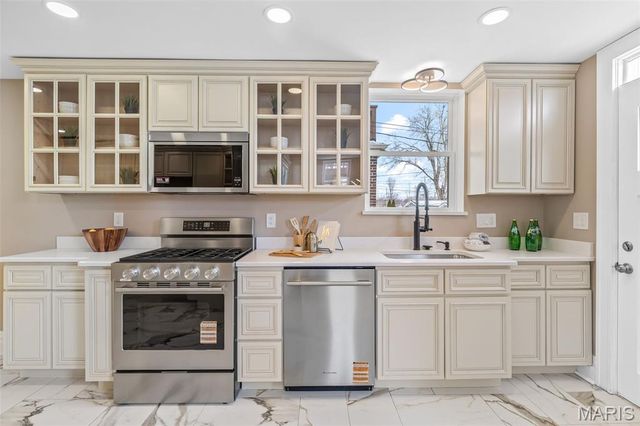 5849 De Giverville Avenue, St Louis, MO 63112