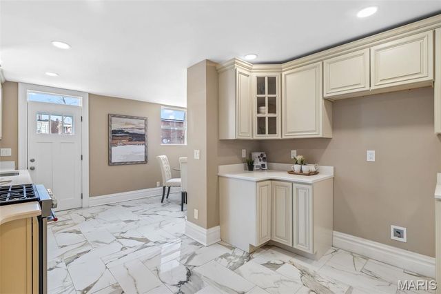 5849 De Giverville Avenue, St Louis, MO 63112