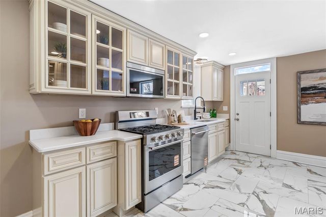 5849 De Giverville Avenue, St Louis, MO 63112