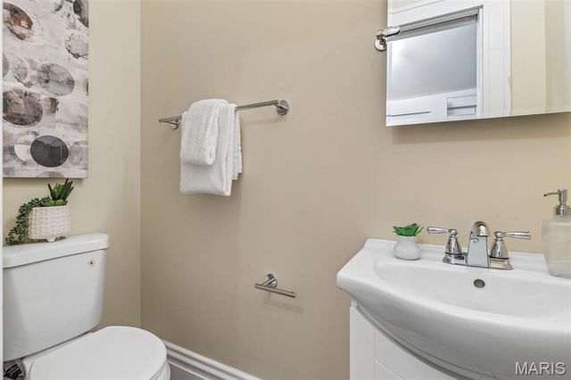 5849 De Giverville Avenue, St Louis, MO 63112