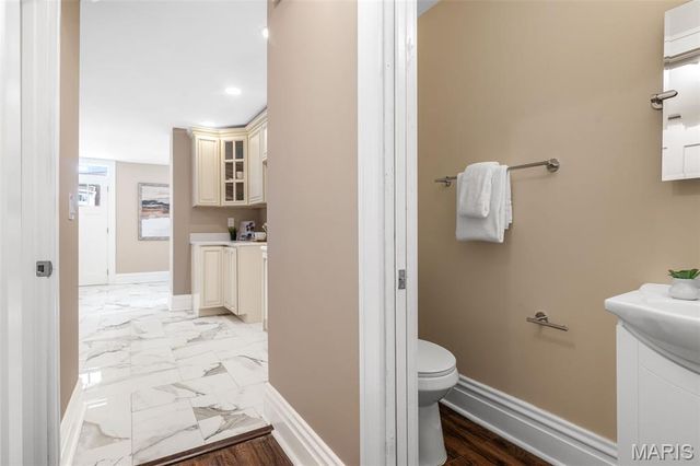 5849 De Giverville Avenue, St Louis, MO 63112