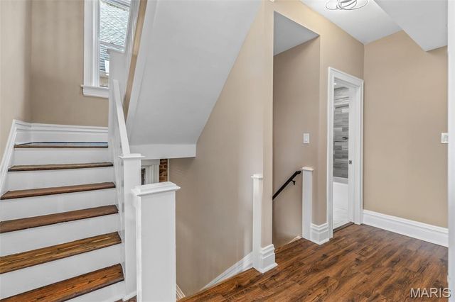 5849 De Giverville Avenue, St Louis, MO 63112