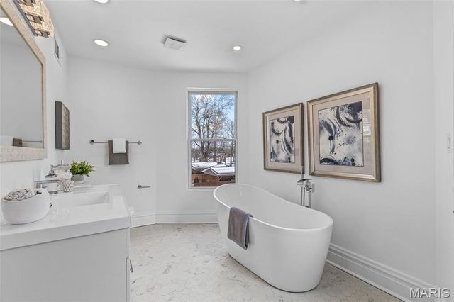 5849 De Giverville Avenue, St Louis, MO 63112