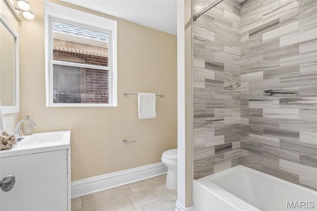 5849 De Giverville Avenue, St Louis, MO 63112