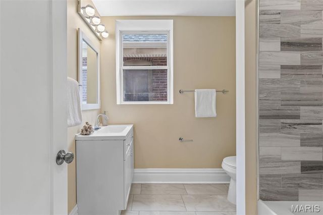 5849 De Giverville Avenue, St Louis, MO 63112